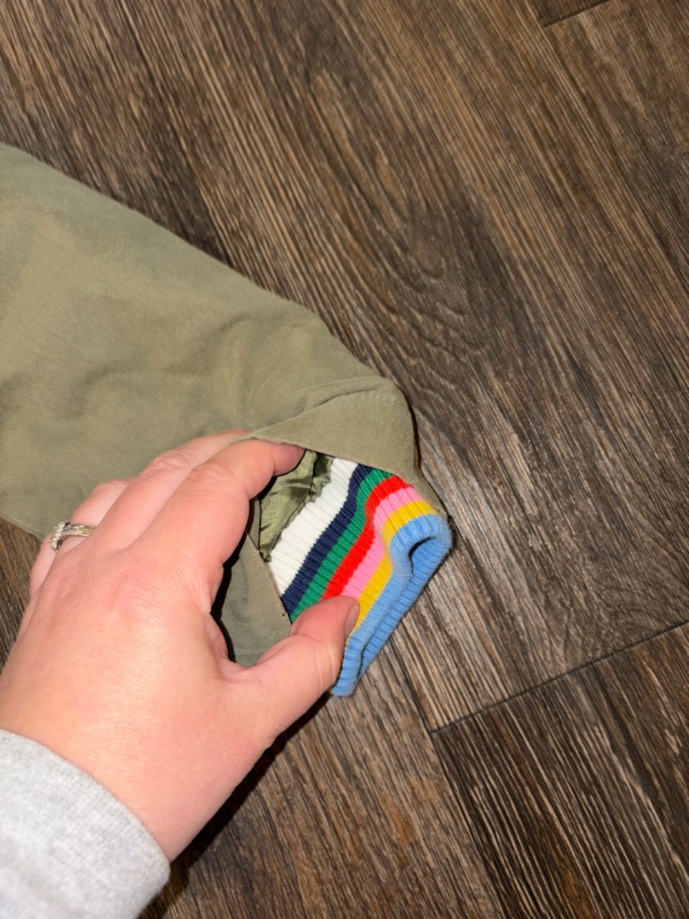 Mini Boden Kids' Cozy Rainbow Star Parka in Army Green Size 6-7 - Picture 2 of 7